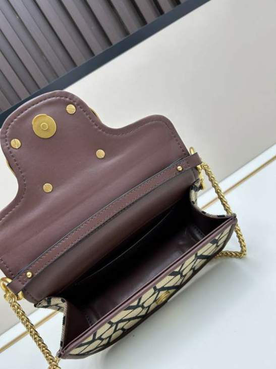 Picture of Valentino Handbags _SKUfw212758190fw